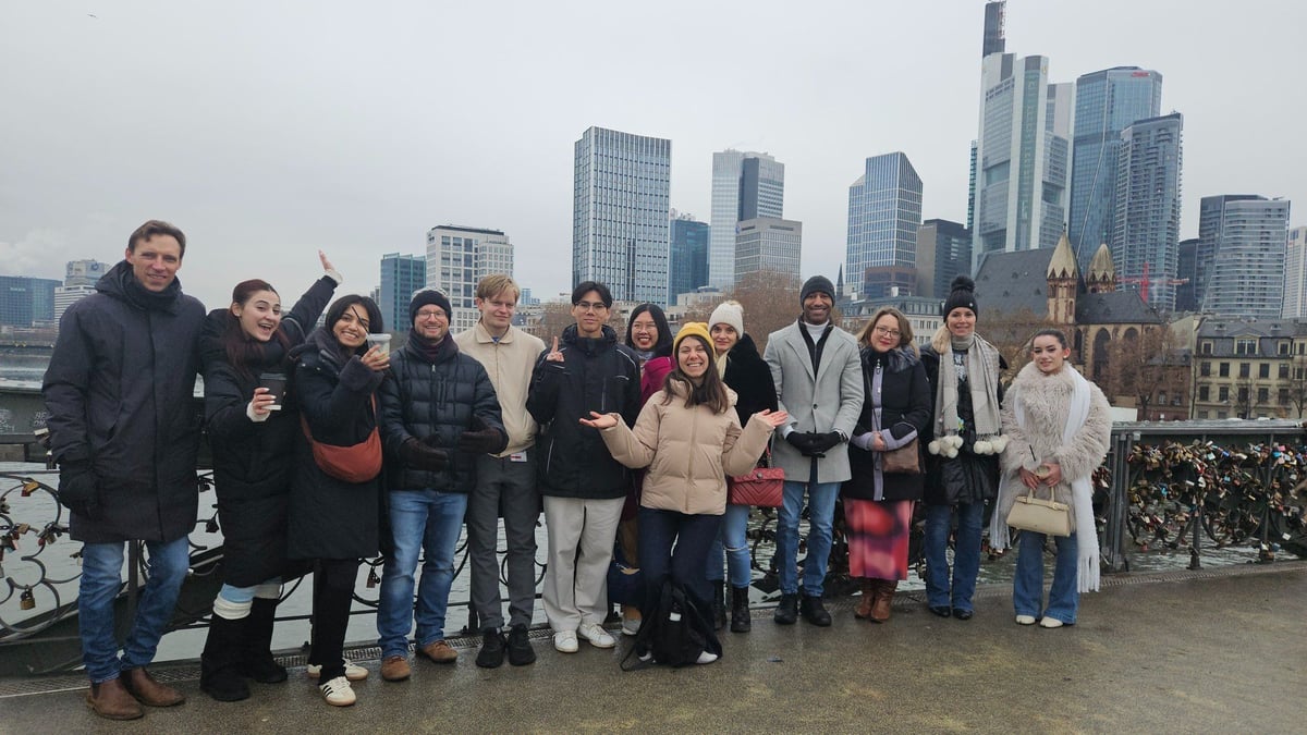 Cover image for "Longevity Germany startet in Frankfurt!" by Laura Pezza