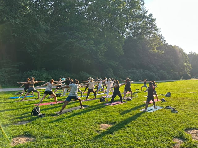 Sunset Flow — Yoga at the Planetarium — photo 2